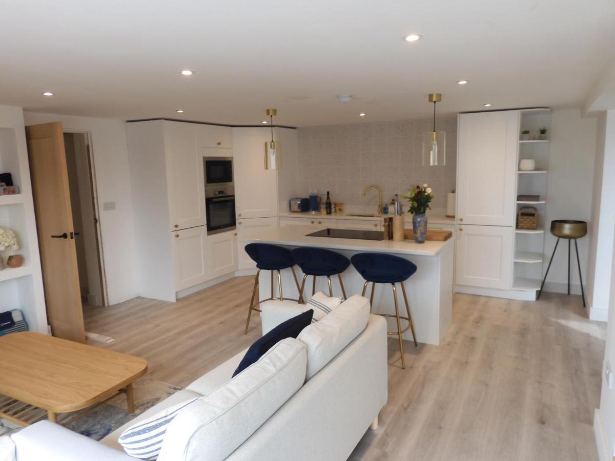 Fabulous Ground Floor Apt Adjacent To Beach ロスナイグル エクステリア 写真