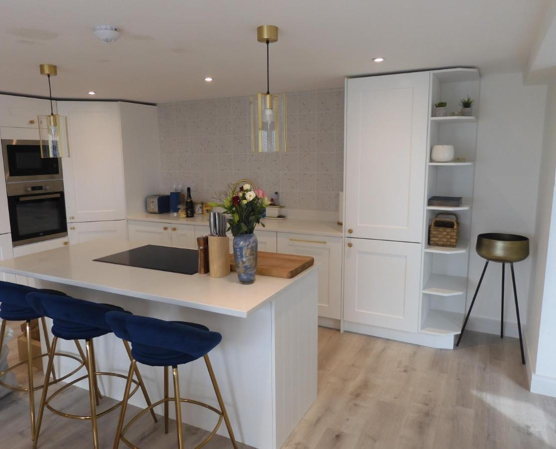Fabulous Ground Floor Apt Adjacent To Beach ロスナイグル エクステリア 写真